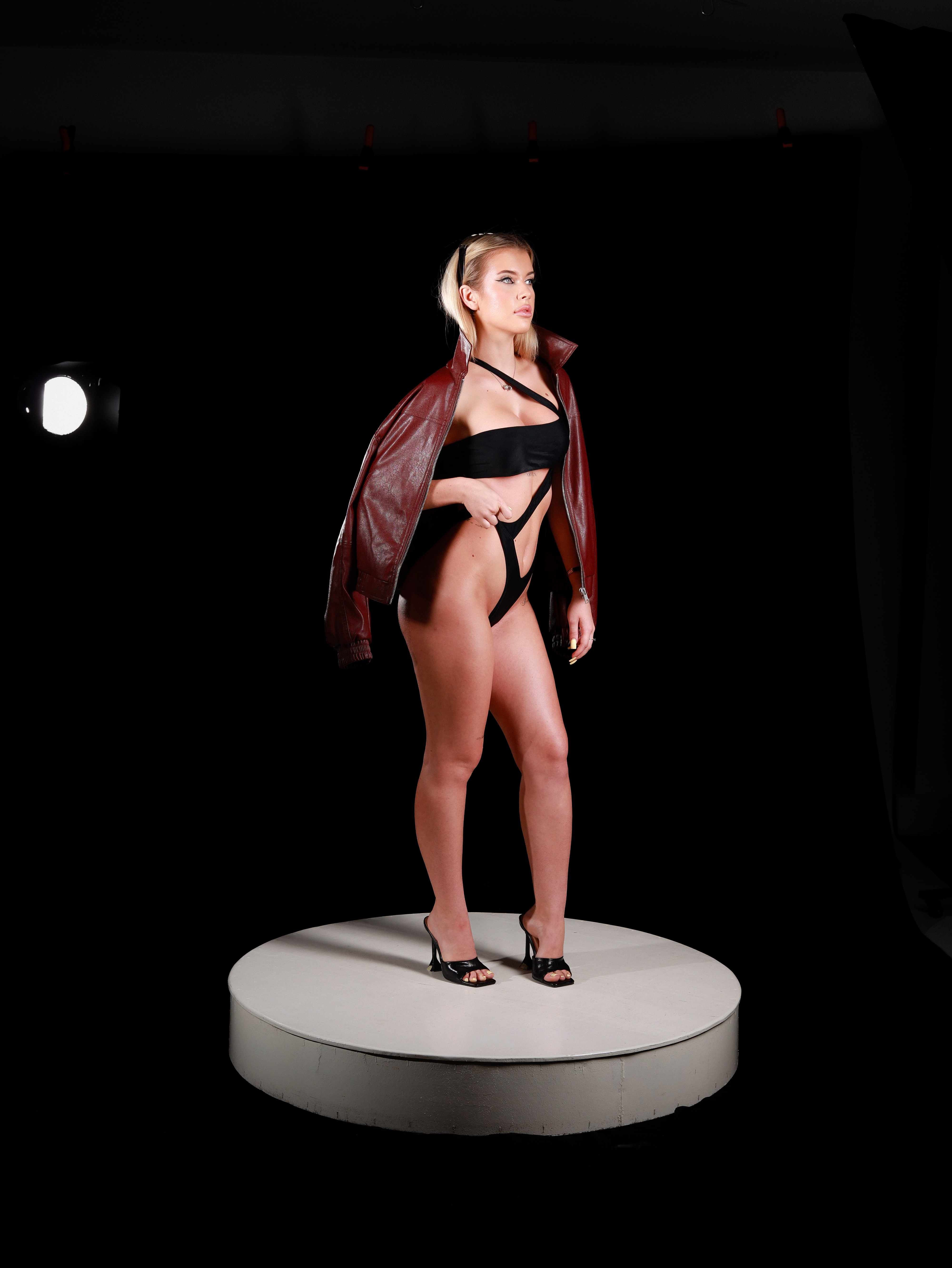 SCULPTA — вид спереду