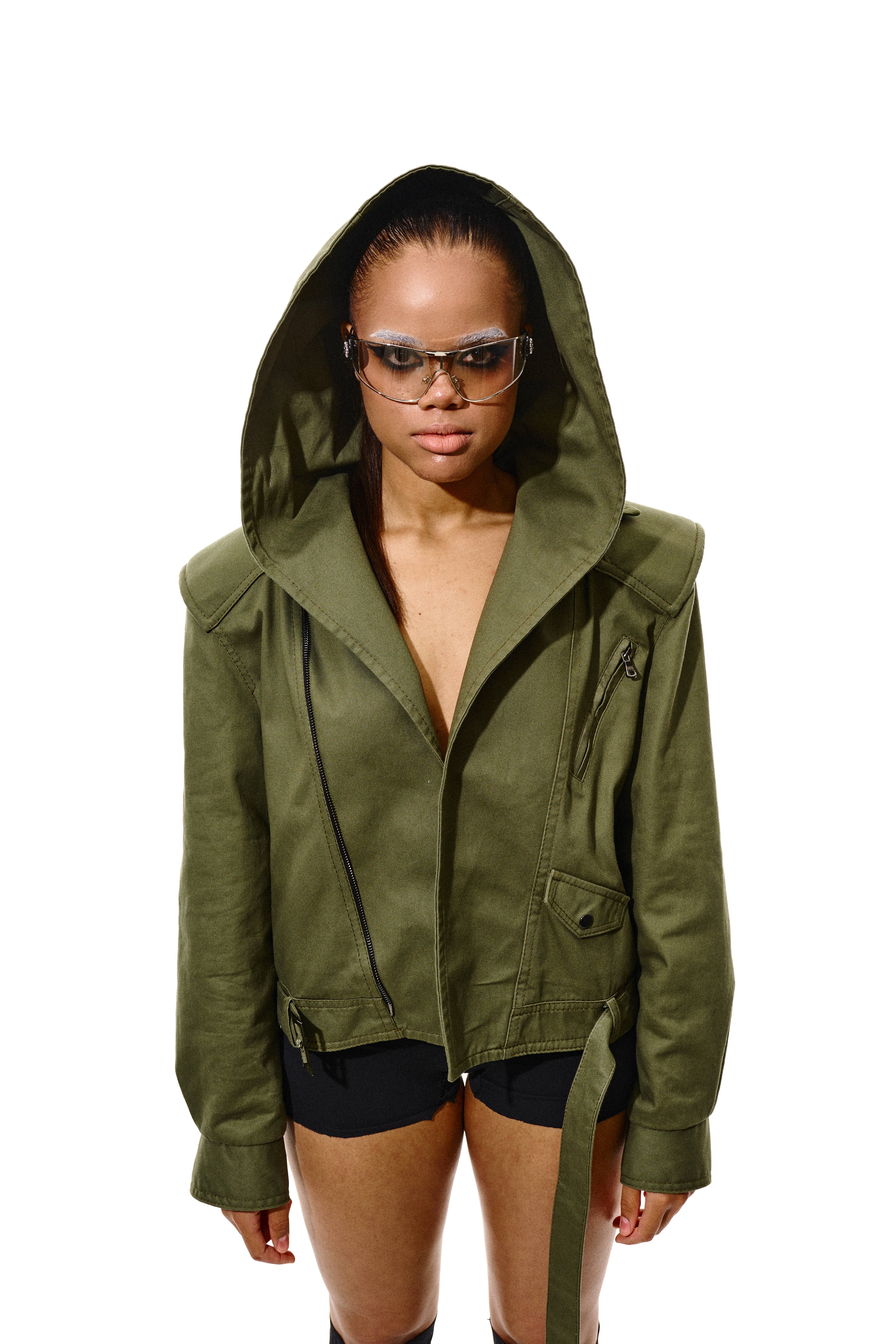 HOODED  — вид спереду