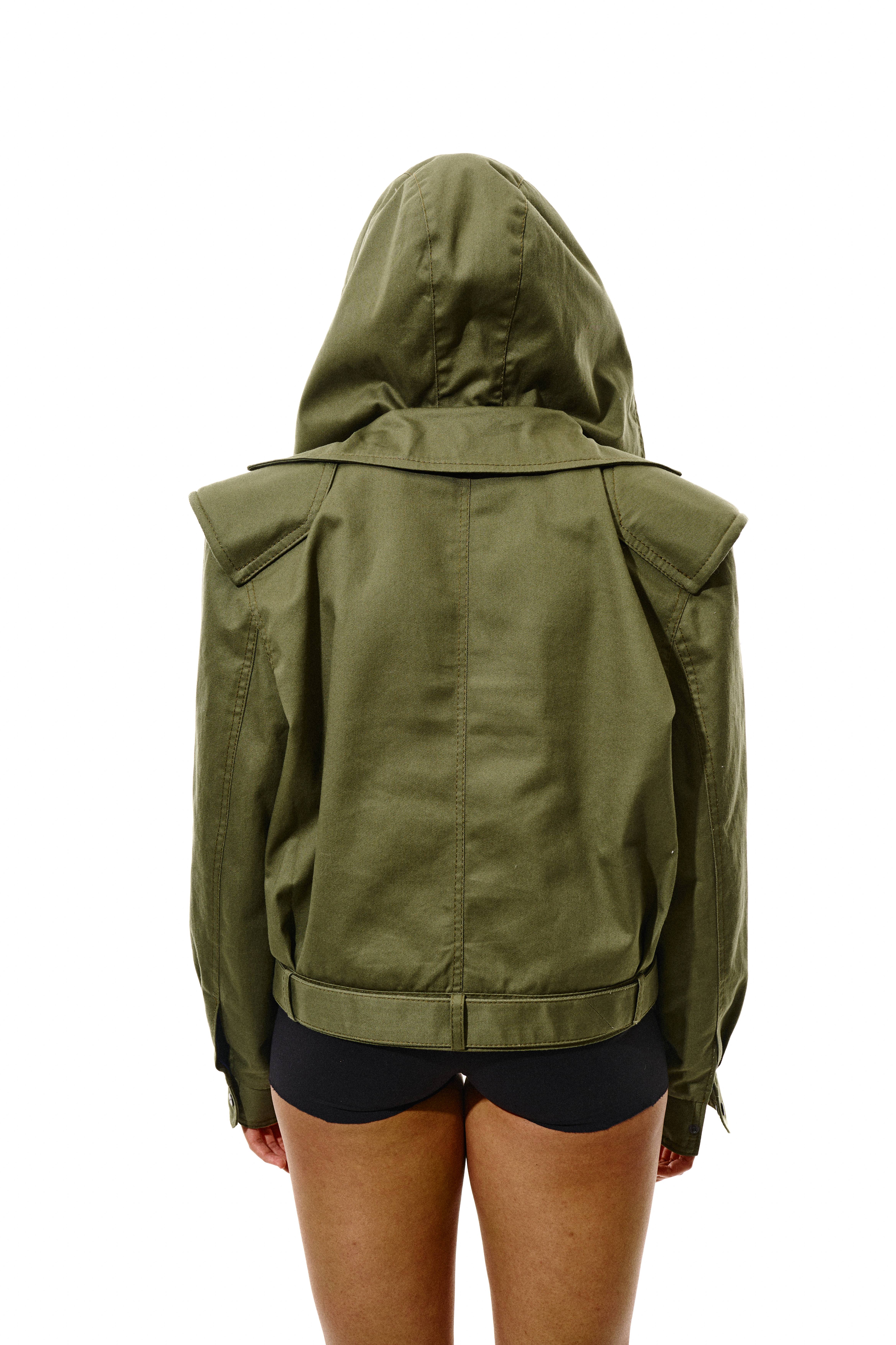 HOODED  — вид спереду